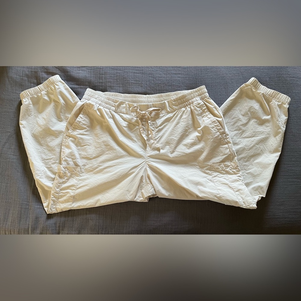 Old navy cream/light beige lightweight cargo pull-on pants joggers EUC 2X